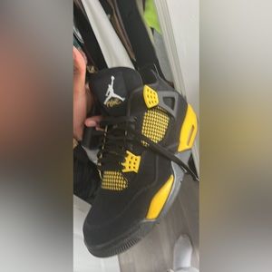 Jordan 4 thunder size 12 worn once come get them low